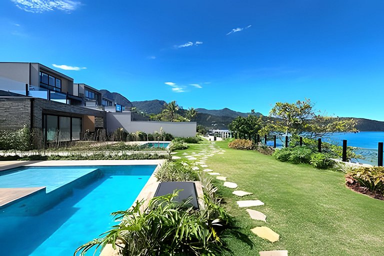 Casa Pé na Areia em Maresias | 4 Suítes e Piscina Privada