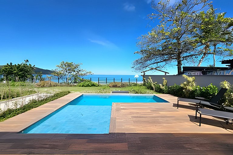 Casa Pé na Areia em Maresias | 4 Suítes e Piscina Privada