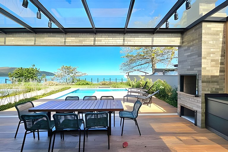 Casa Pé na Areia em Maresias | 4 Suítes e Piscina Privada