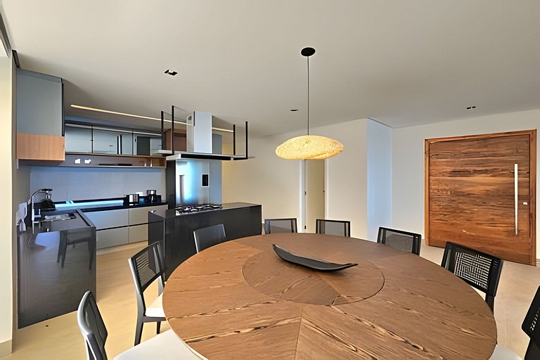 Casa Pé na Areia em Maresias | 4 Suítes e Piscina Privada