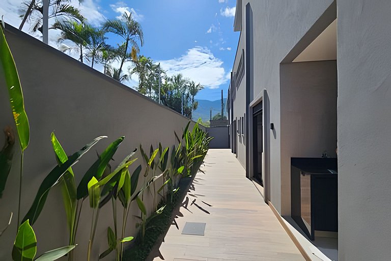 Casa Pé na Areia em Maresias | 4 Suítes e Piscina Privada