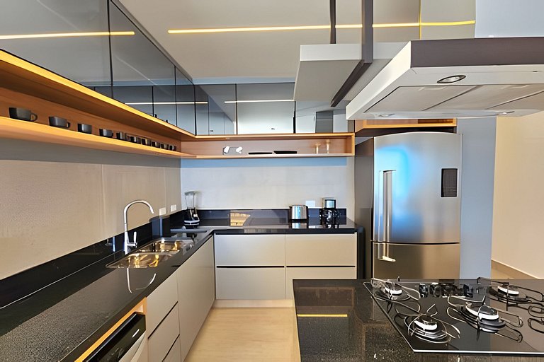 Casa Pé na Areia em Maresias | 4 Suítes e Piscina Privada