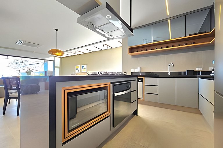 Casa Pé na Areia em Maresias | 4 Suítes e Piscina Privada