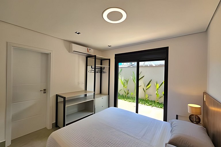 Casa Pé na Areia em Maresias | 4 Suítes e Piscina Privada