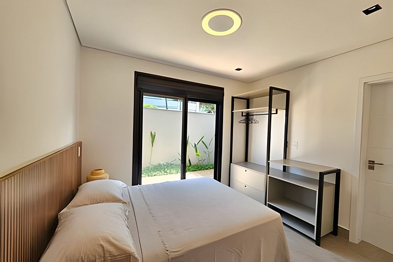 Casa Pé na Areia em Maresias | 4 Suítes e Piscina Privada