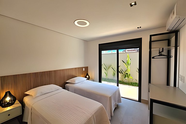 Casa Pé na Areia em Maresias | 4 Suítes e Piscina Privada