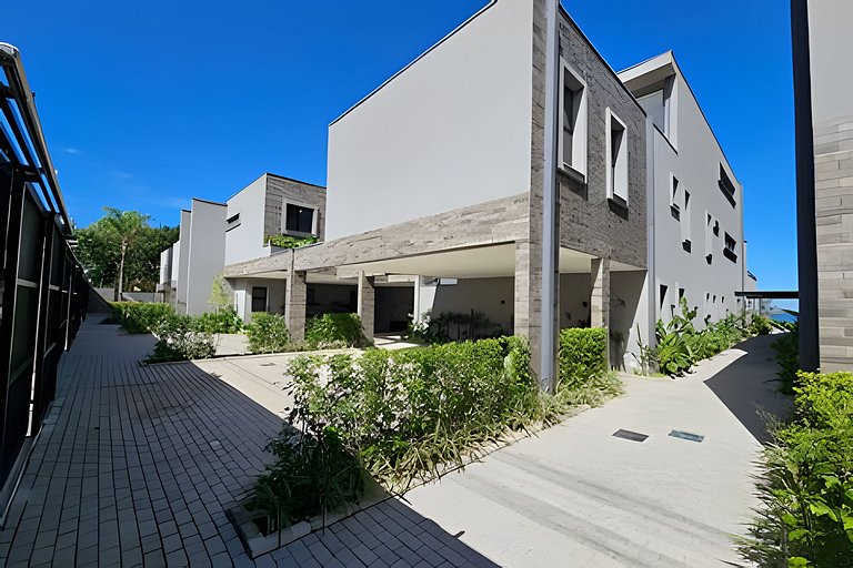 Casa Pé na Areia em Maresias | 4 Suítes e Piscina Privada