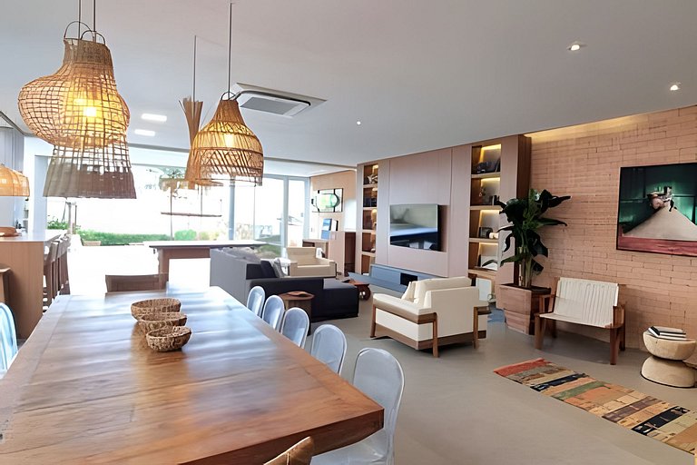 Villa de Luxo em Maresias | Acesso Privado à Praia e Piscina
