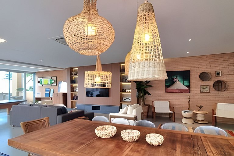 Villa de Luxo em Maresias | Acesso Privado à Praia e Piscina