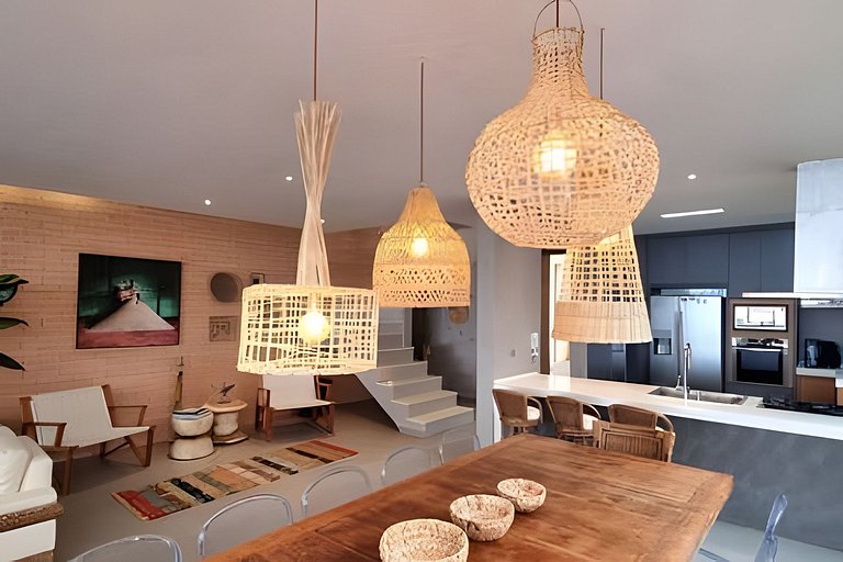 Villa de Luxo em Maresias | Acesso Privado à Praia e Piscina