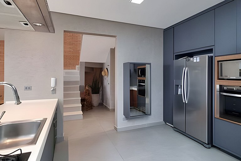 Villa de Luxo em Maresias | Acesso Privado à Praia e Piscina