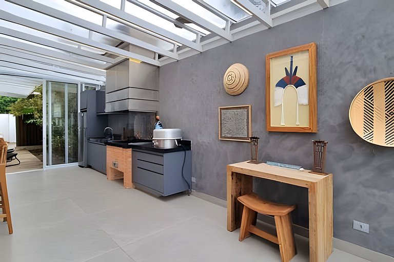 Villa de Luxo em Maresias | Acesso Privado à Praia e Piscina