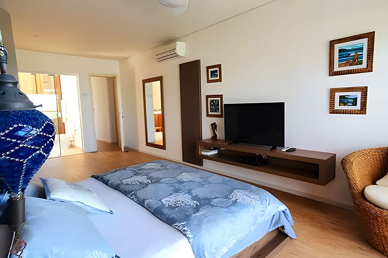 Villa de Luxo em Maresias | Acesso Privado à Praia e Piscina