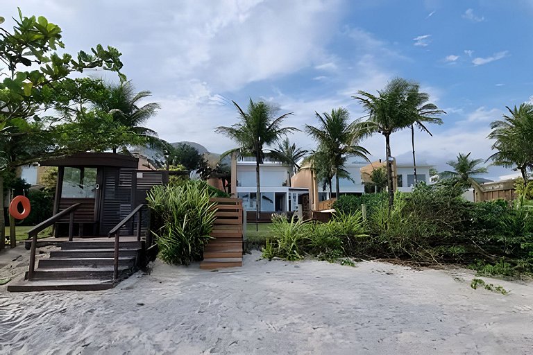 Villa de Luxo em Maresias | Acesso Privado à Praia e Piscina