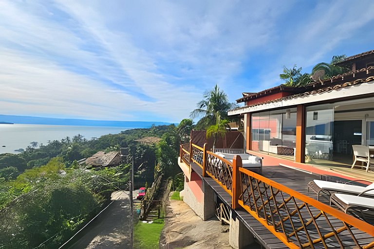Casa com Vista Panorâmica do Mar em Ilhabela | 4 Suítes