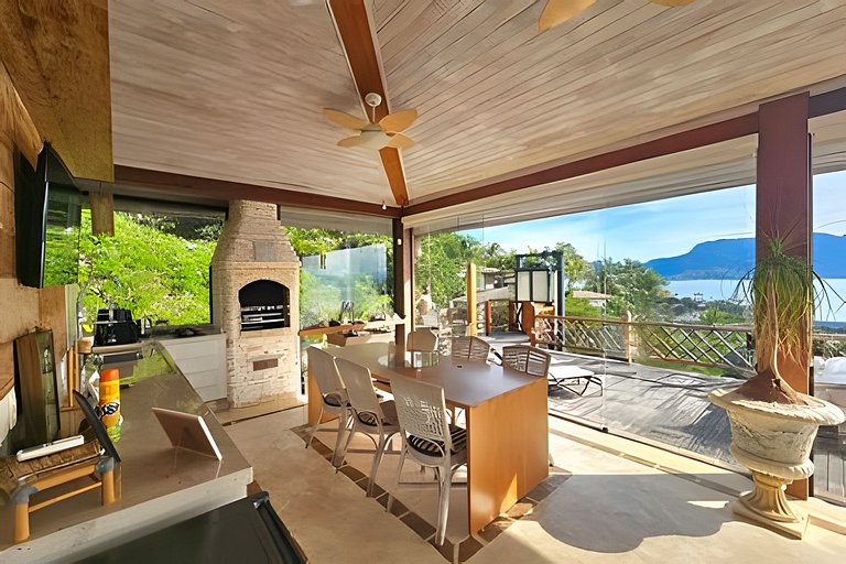 Casa com Vista Panorâmica do Mar em Ilhabela | 4 Suítes