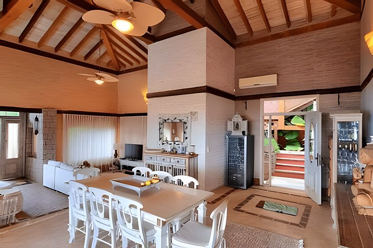 Casa com Vista Panorâmica do Mar em Ilhabela | 4 Suítes