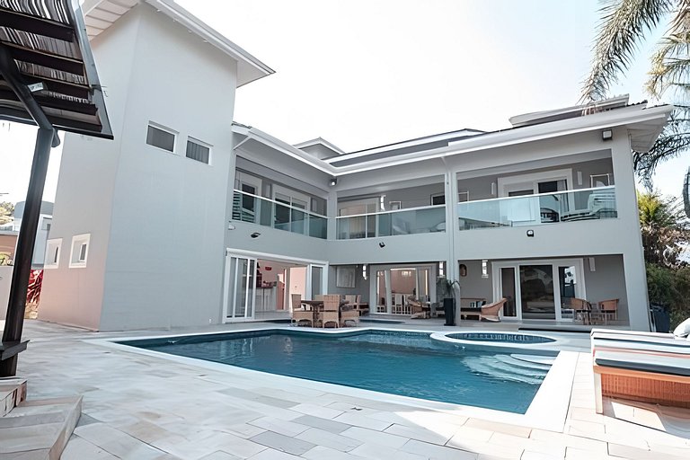 Casa c/ Piscina Pé na Areia em Guaratuba | 8 Suítes