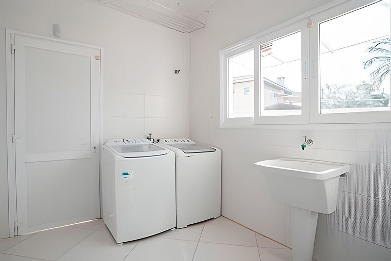 Casa c/ Piscina Pé na Areia em Guaratuba | 8 Suítes