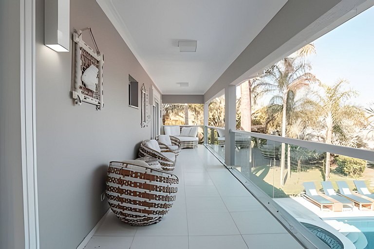 Casa c/ Piscina Pé na Areia em Guaratuba | 8 Suítes