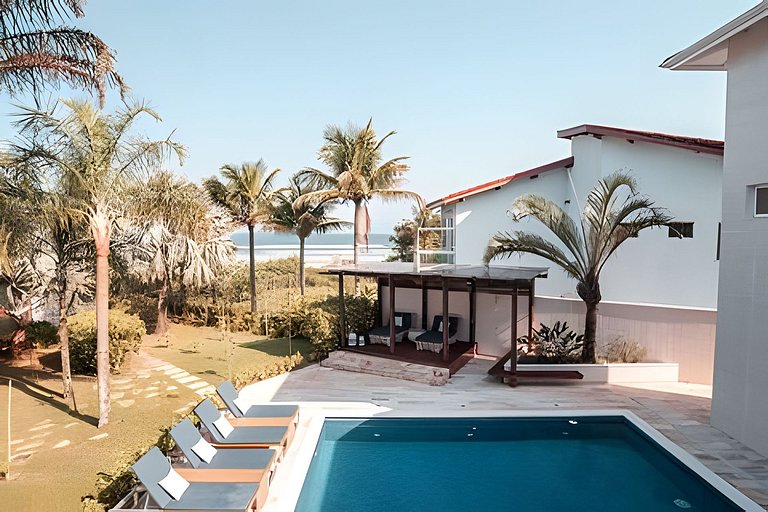 Casa c/ Piscina Pé na Areia em Guaratuba | 8 Suítes