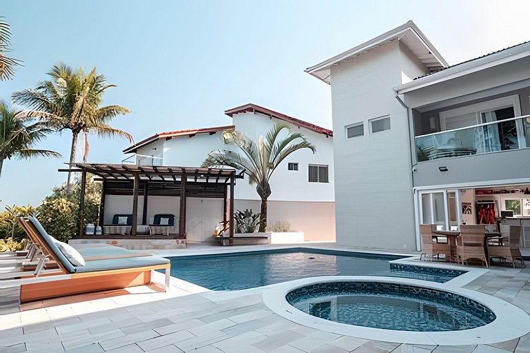 Casa c/ Piscina Pé na Areia em Guaratuba | 8 Suítes