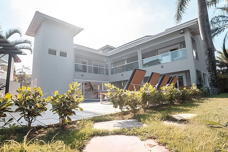 Casa c/ Piscina Pé na Areia em Guaratuba | 8 Suítes
