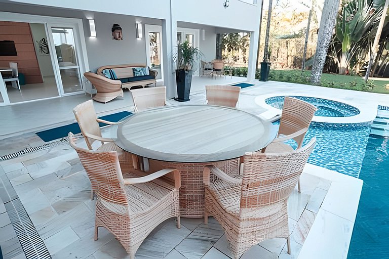 Casa c/ Piscina Pé na Areia em Guaratuba | 8 Suítes