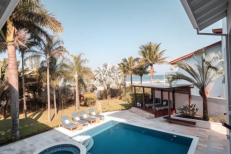 Casa c/ Piscina Pé na Areia em Guaratuba | 8 Suítes