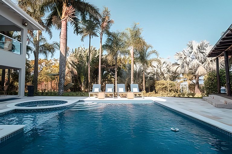 Casa c/ Piscina Pé na Areia em Guaratuba | 8 Suítes