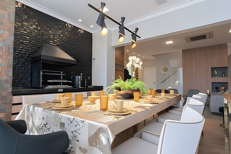 Duplex de Luxo no Coração de Capivari | 5 Quartos