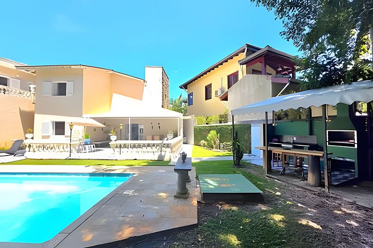 Casa Pé na Areia c/ Piscina em Guaratuba p/ até 10 Pessoas