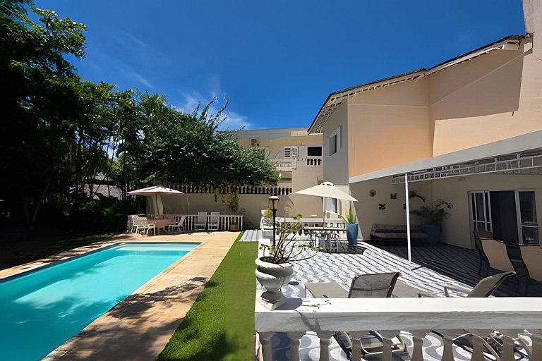 Casa Pé na Areia c/ Piscina em Guaratuba p/ até 10 Pessoas
