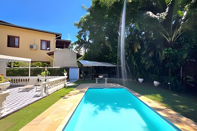 Casa Pé na Areia c/ Piscina em Guaratuba p/ até 10 Pessoas