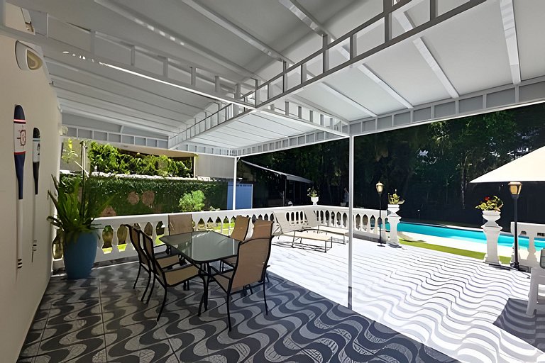 Casa Pé na Areia c/ Piscina em Guaratuba p/ até 10 Pessoas