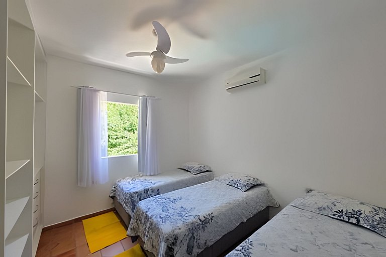 Casa Pé na Areia c/ Piscina em Guaratuba p/ até 10 Pessoas