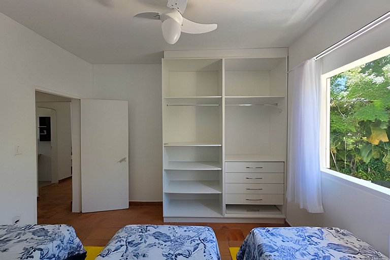 Casa Pé na Areia c/ Piscina em Guaratuba p/ até 10 Pessoas