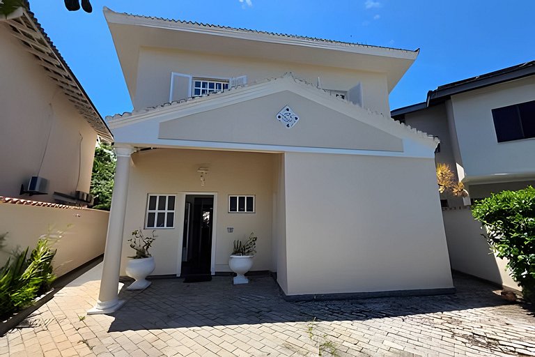Casa Colonial Frente Mar em Guaratuba | Gramado e Quiosque