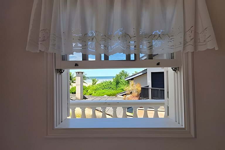Casa Colonial Frente Mar em Guaratuba | Gramado e Quiosque