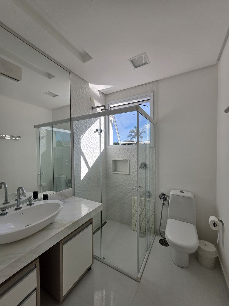 Joia Rara em Maresias: Residência Exclusiva Pé na Areia em C