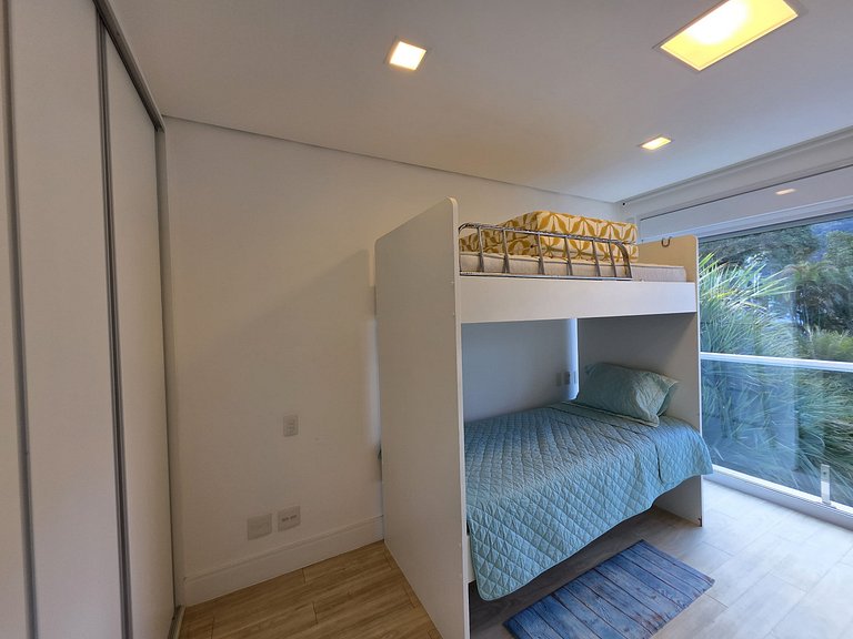 Maresias: Viva o Sonho - Casa Pé na Areia Exclusiva no Condo