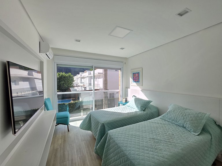 Maresias: Viva o Sonho - Casa Pé na Areia Exclusiva no Condo