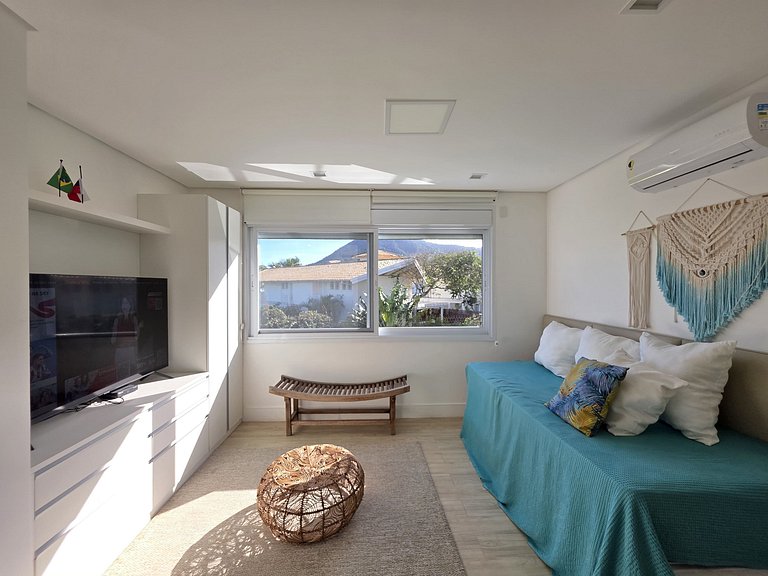 Maresias: Viva o Sonho - Casa Pé na Areia Exclusiva no Condo