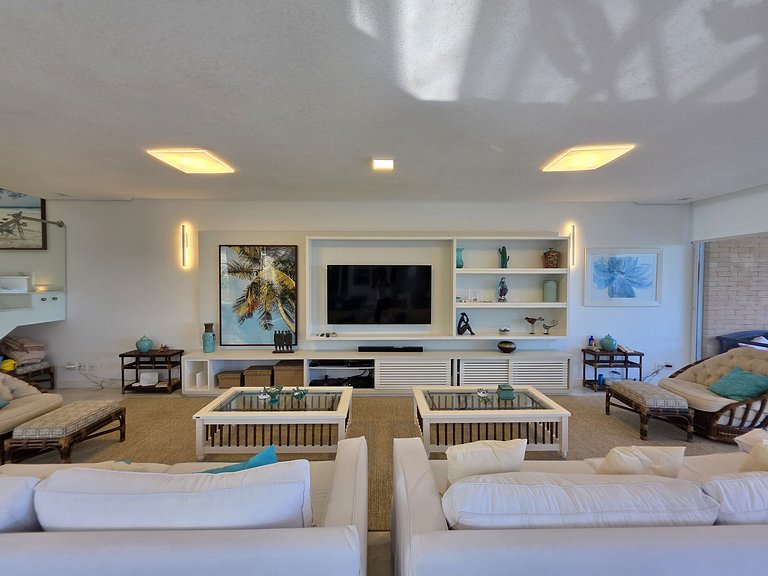 Joia Rara em Maresias: Residência Exclusiva Pé na Areia em C