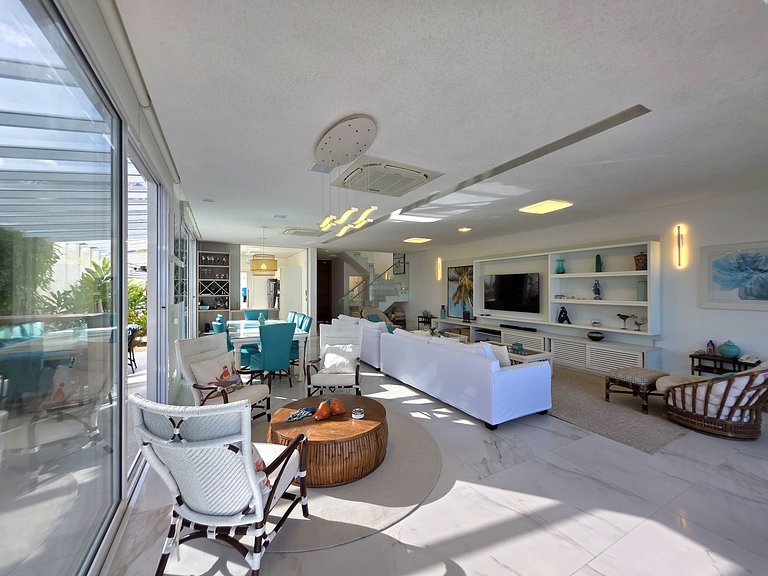 Joia Rara em Maresias: Residência Exclusiva Pé na Areia em C