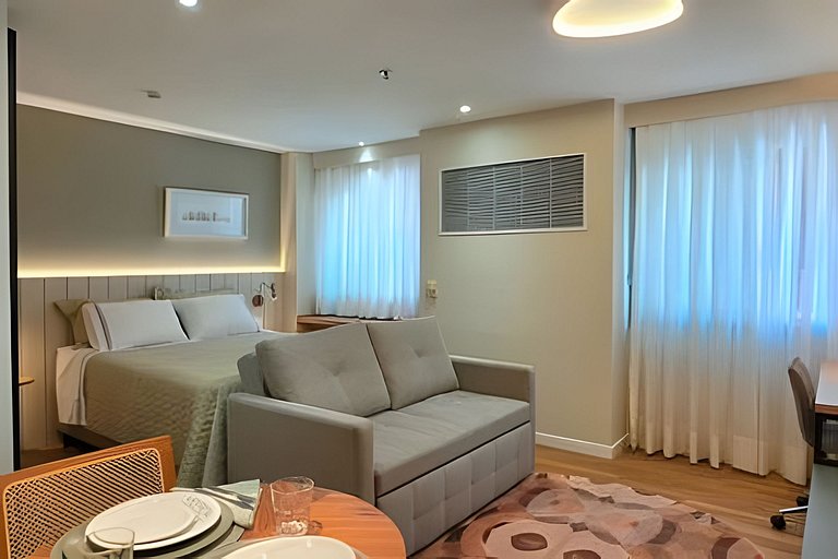 International Plaza Essence