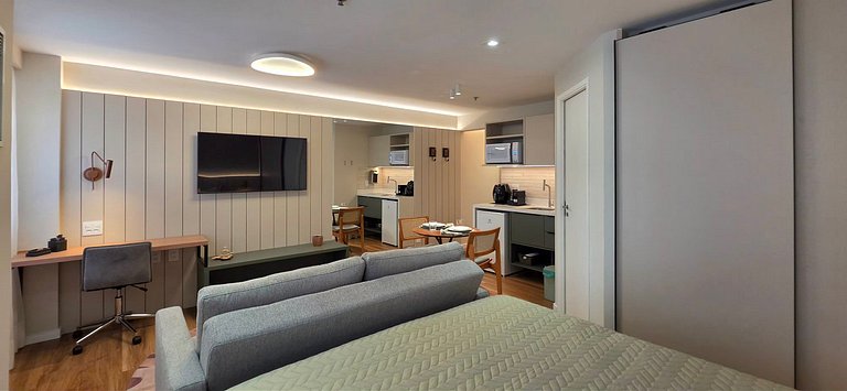 International Plaza Essence