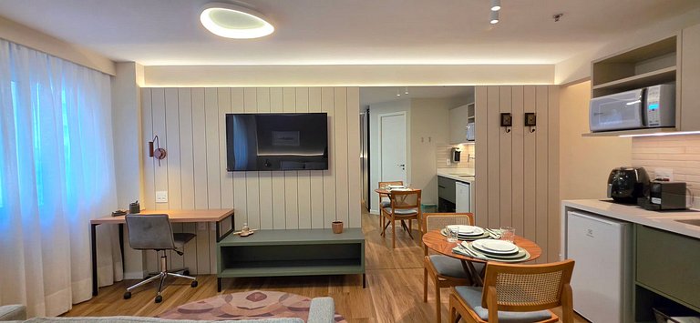 International Plaza Essence