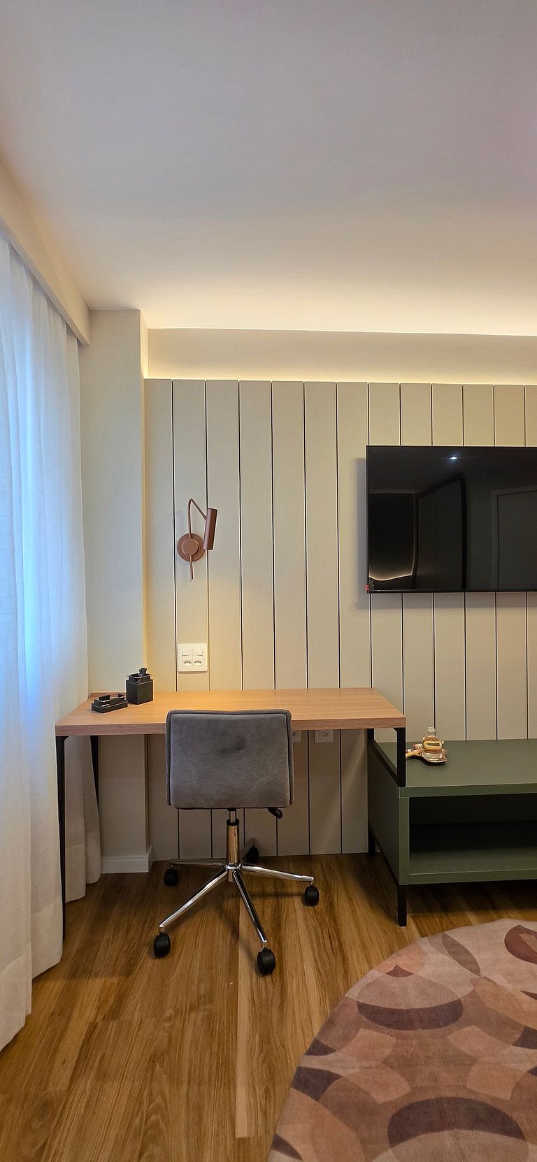 International Plaza Essence