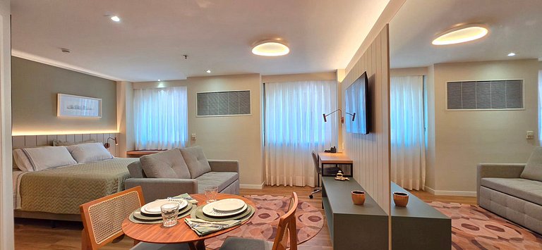 International Plaza Essence